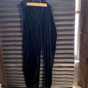 Black velvet lounge pant
